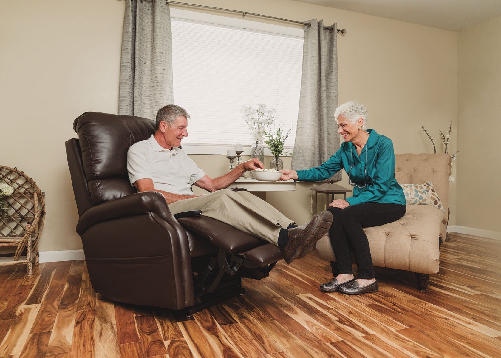 Pride Mobility Escape PLR-990i VivaLift Power Recliner - New