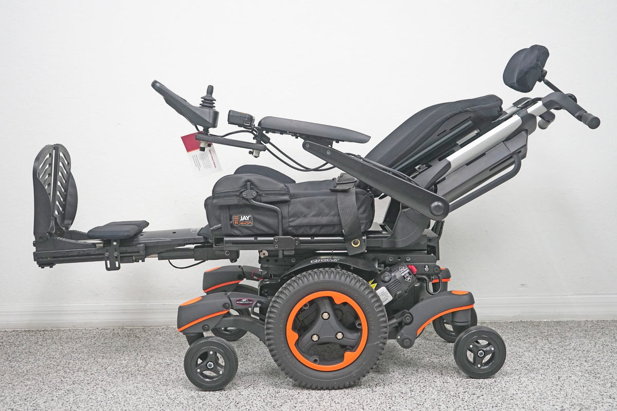 Quickie Q700 M Power Wheelchair Seat Lift, Tilt, Recline & Legs - 7767