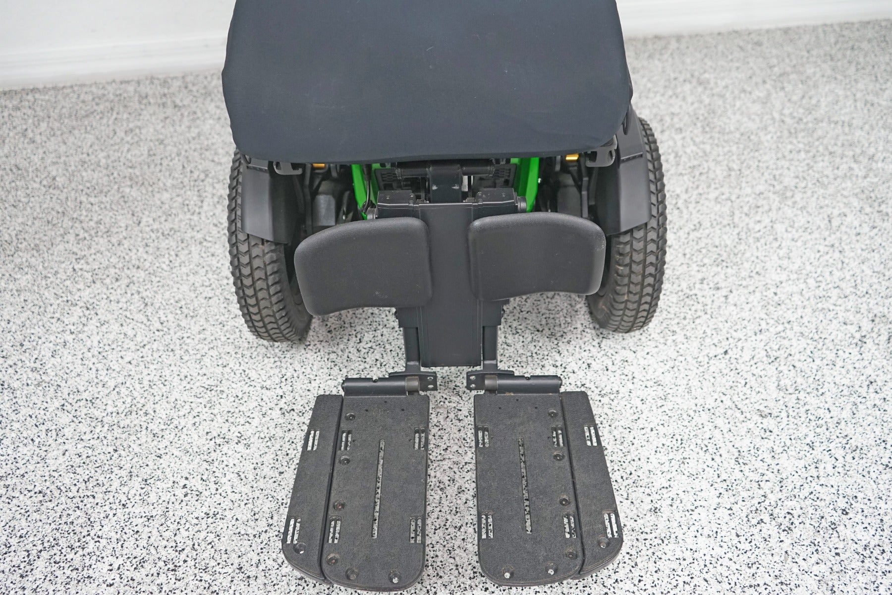 Quantum 4Front 2 Power Wheelchair Seat Lift & Legs - 7848