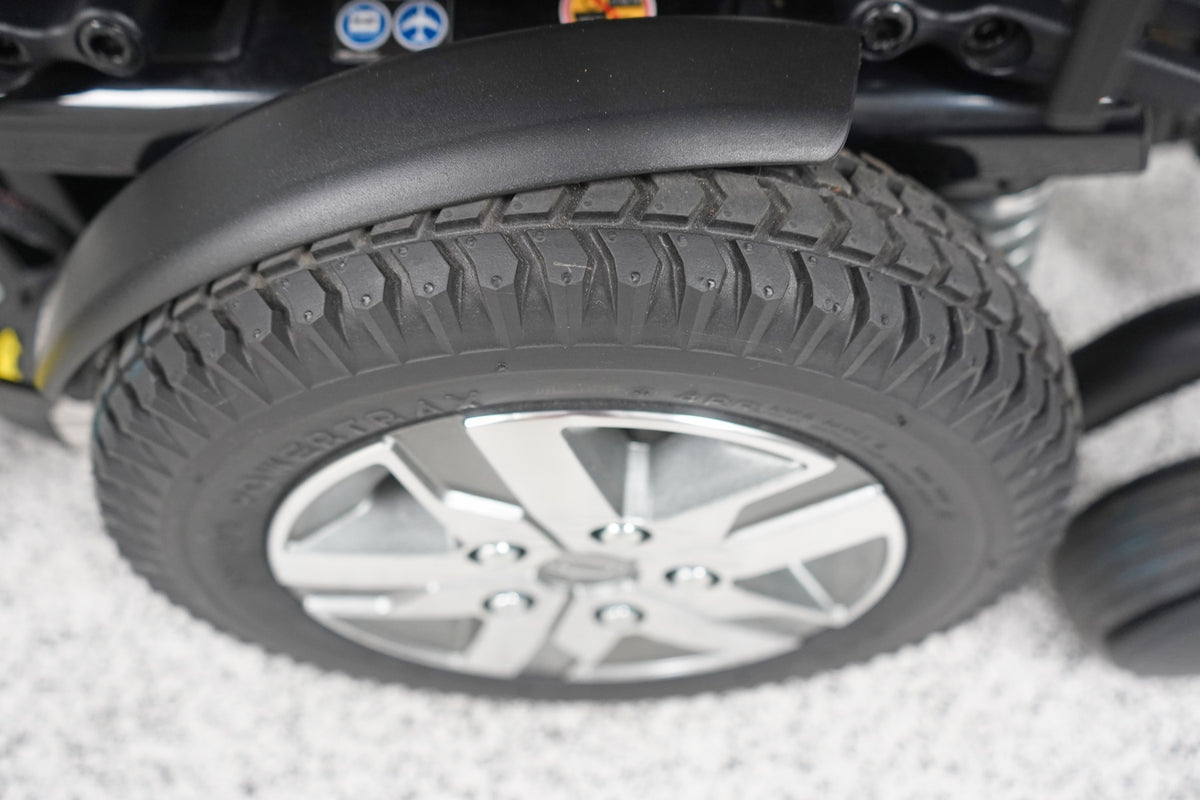 Quantum J4 HD Power Wheelchair Tilt & Legs - 8487