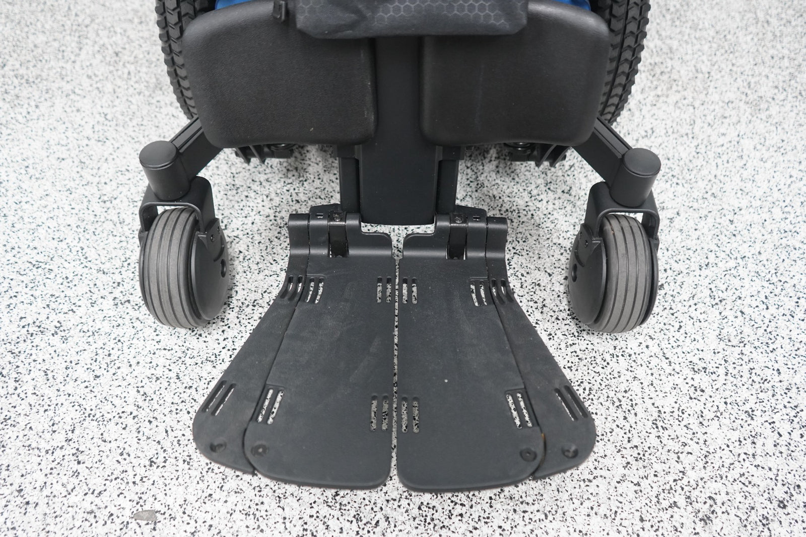 Quantum Edge 3 Power Wheelchair 12" iLevel Seat Lift & Tilt - 8977