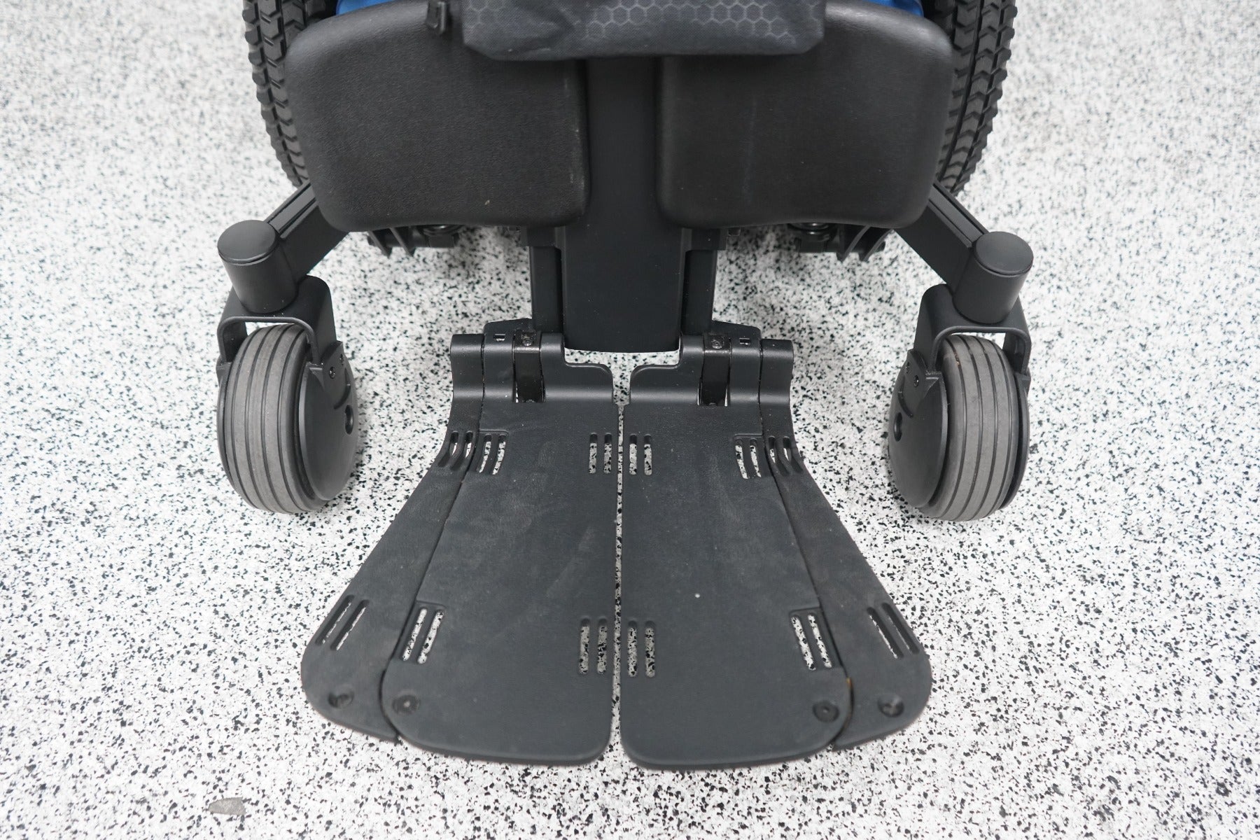 Quantum Edge 3 Power Wheelchair 12" iLevel Seat Lift & Tilt - 8977
