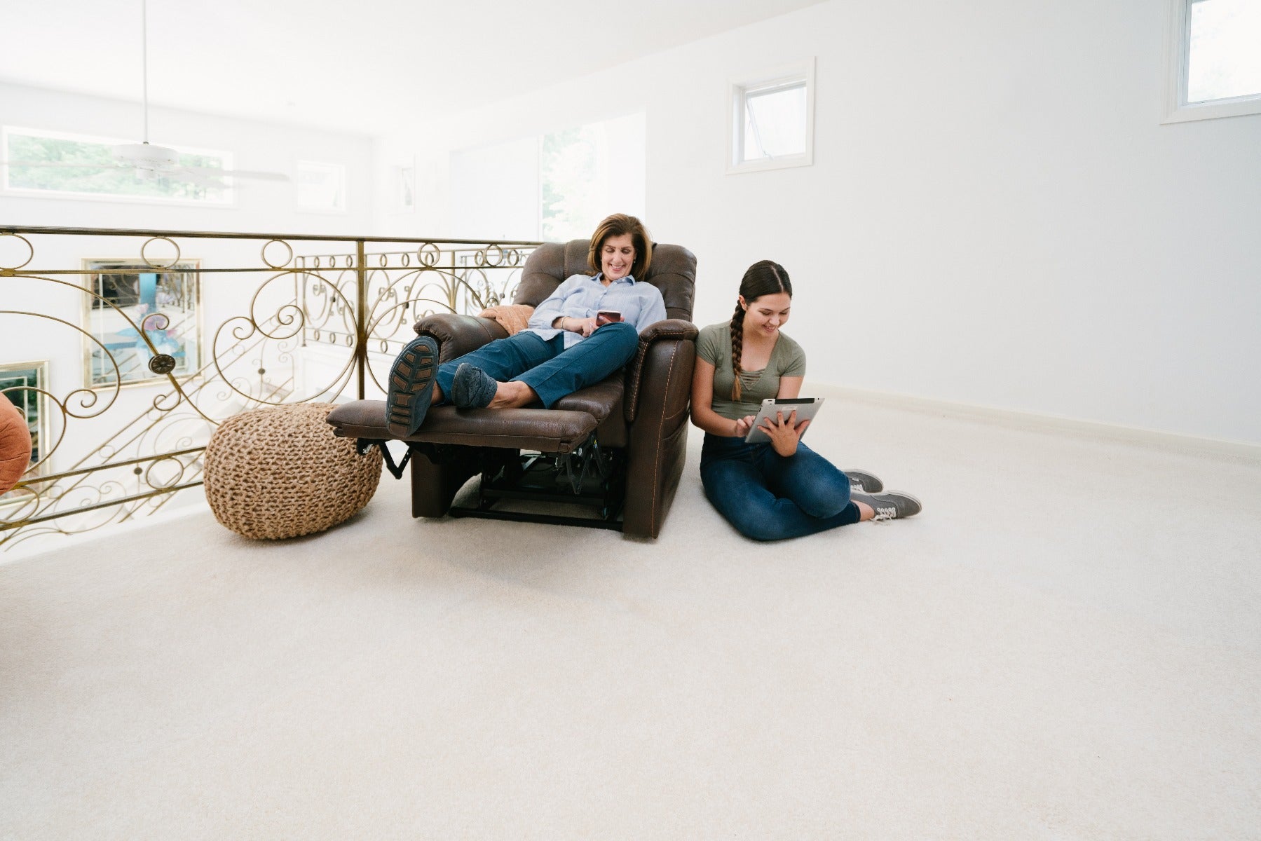 PLR-975L Elegance VivaLift Power Recliner - New